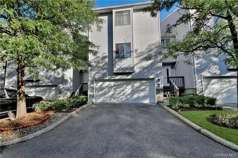 70 Chester Ln, Clarkstown, NY 10954