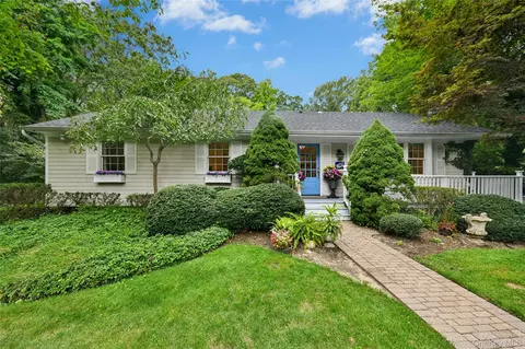 111 Red Oak Ct, Port Jefferson, NY 11777