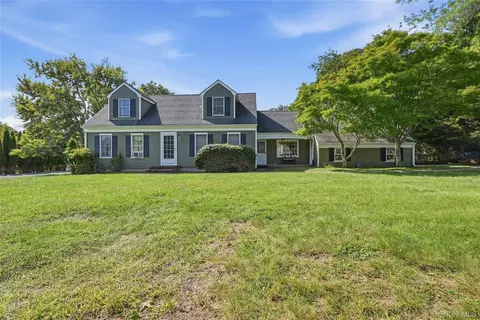 43 Farm Rd N, Wading River, NY 11792