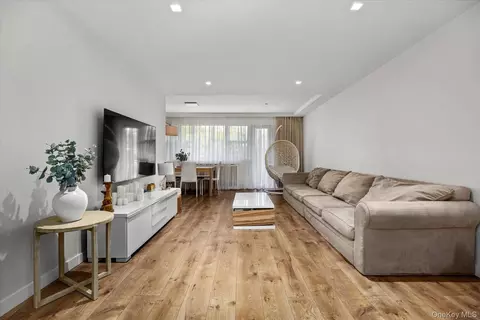 151-31 88th St #3C, New York, NY 11414