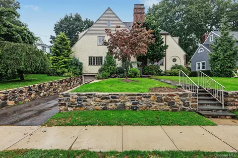41 Maple Hill Dr, Larchmont, NY 10538
