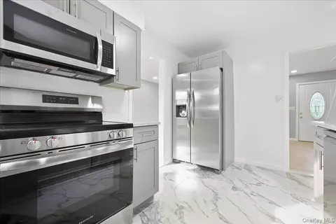 Entry Way - 161 Stokes Ave, Freeport, NY 11520 photo 3 of 4