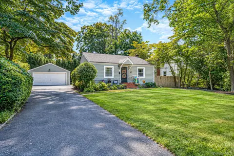 78 E 17th St, Huntington Station, NY 11746