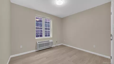 Bedroom - 957 E 229th St, New York, NY 10466 photo 2 of 9