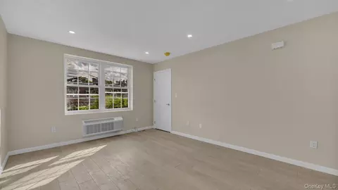 Living - 957 E 229th St, New York, NY 10466 photo 3 of 5