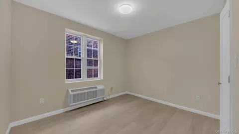 Bedroom - 957 E 229th St, New York, NY 10466 photo 4 of 9