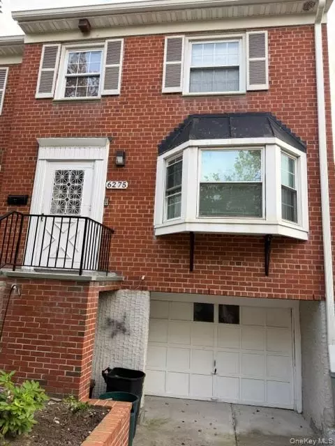 6275 Douglaston Pkwy #11, Little Neck, NY 11362