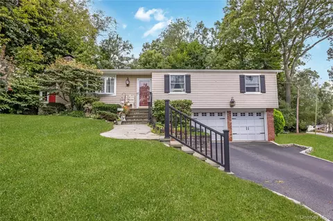 146 Elm St, Lake Ronkonkoma, NY 11779