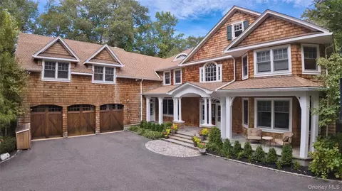 1184 Cove Edge Rd, Syosset, NY 11791