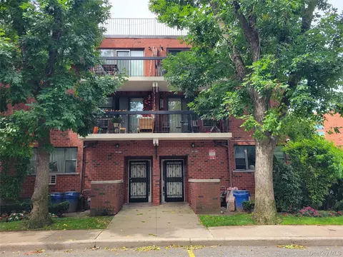71-24 Sutton Pl #3., Fresh Meadows, NY 11365