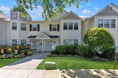 45 Country View Ln #2, Middle Island, NY 11953