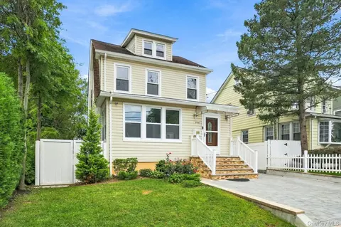 258 Liberty Ave, Westbury, NY 11590
