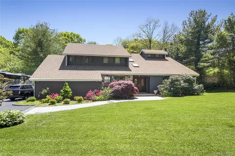 26 Candlewood Path, Dix Hills, NY 11746