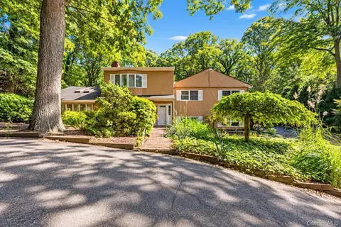 80 Alpine Way, Huntington Station, NY 11746
