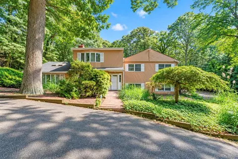 80 Alpine Way, Huntington Station, NY 11746