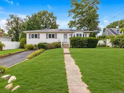 270 Browns Rd, Nesconset, NY 11767