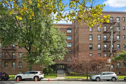 2271 Knapp St #5D, Brooklyn, NY 11229