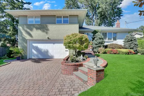 506 Nassau Pl, Garden City, NY 11530