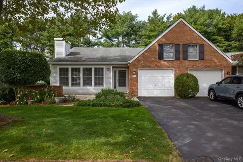 55 Standish Dr, Mount Sinai, NY 11766