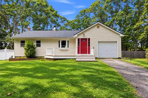 1726 Wad Riv Mnrvl Rd, Wading River, NY 11792