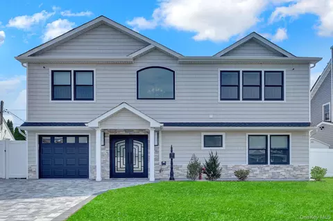 129 Tardy Ln S, Wantagh, NY 11793