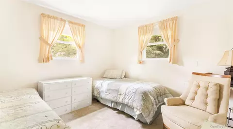 Bedroom - 80 Evergreen Ln, Brookhaven, NY 11772 photo 2 of 3