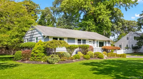 Exterior - 80 Evergreen Ln, Brookhaven, NY 11772 photo 1 of 6