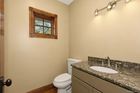 Bath - 231 Celery Ave, New Hampton, NY 10958 photo 5 of 6