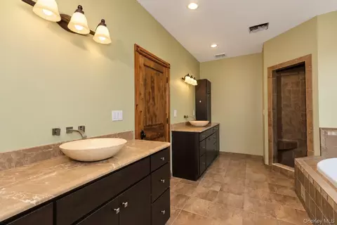 Bath - 231 Celery Ave, New Hampton, NY 10958 photo 3 of 6