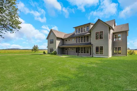 Exterior - 231 Celery Ave, New Hampton, NY 10958 photo 7 of 12