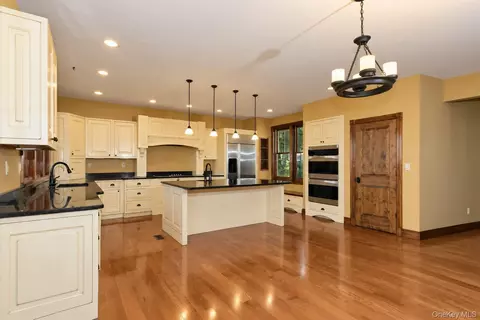 Kitchen - 231 Celery Ave, New Hampton, NY 10958 photo 3 of 7