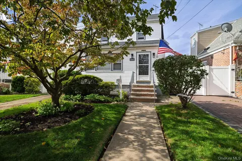9024 218th St, New York, NY 11428
