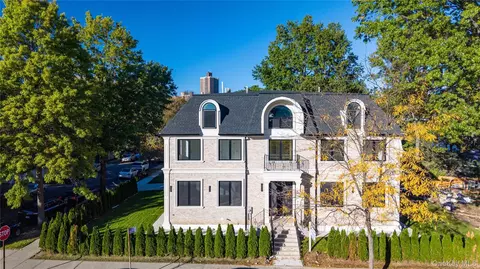 8507 Abingdon Rd, New York, NY 11415