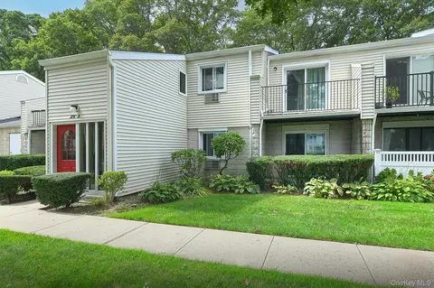 26 Richmond Blvd #2A, Ronkonkoma, NY 11779