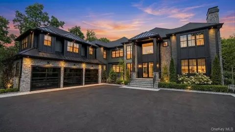 13 Sleepy Hollow Ln, Dix Hills, NY 11746
