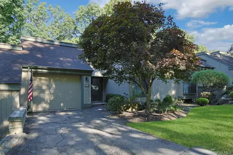 569 Heritage Hills Dr # B, Somers, NY 10589