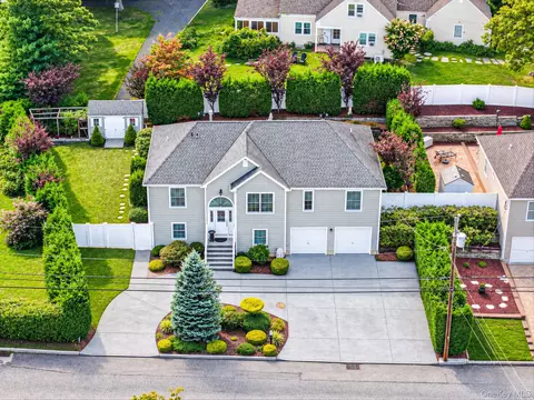 38 Cleary Rd, Lake Ronkonkoma, NY 11779