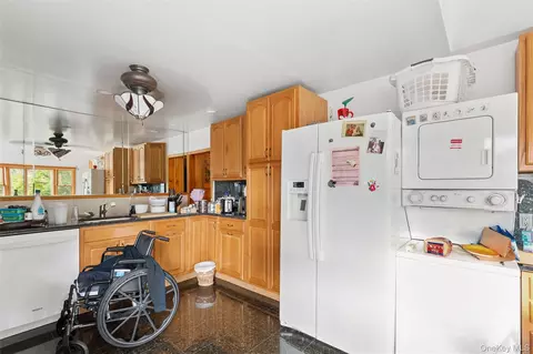 Other - 86 Log Rd, Patchogue, NY 11772 photo 4 of 10