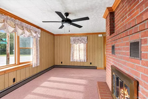 Living - 86 Log Rd, Patchogue, NY 11772 photo 1 of 3