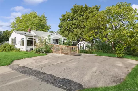 Exterior - 86 Log Rd, Patchogue, NY 11772 photo 1 of 5