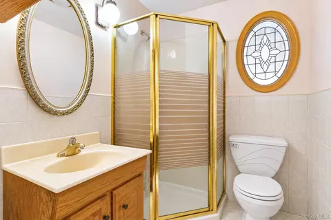 Bath - 86 Log Rd, Patchogue, NY 11772 photo 1 of 2