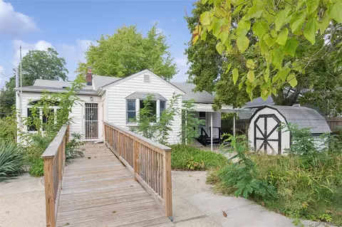 Exterior - 86 Log Rd, Patchogue, NY 11772 photo 4 of 5