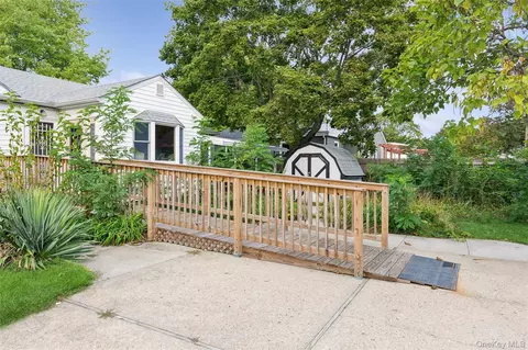 Exterior - 86 Log Rd, Patchogue, NY 11772 photo 3 of 5