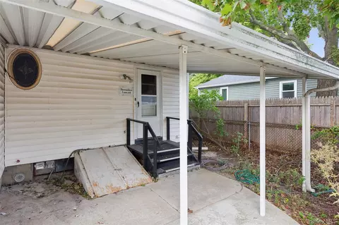 Exterior - 86 Log Rd, Patchogue, NY 11772 photo 5 of 5