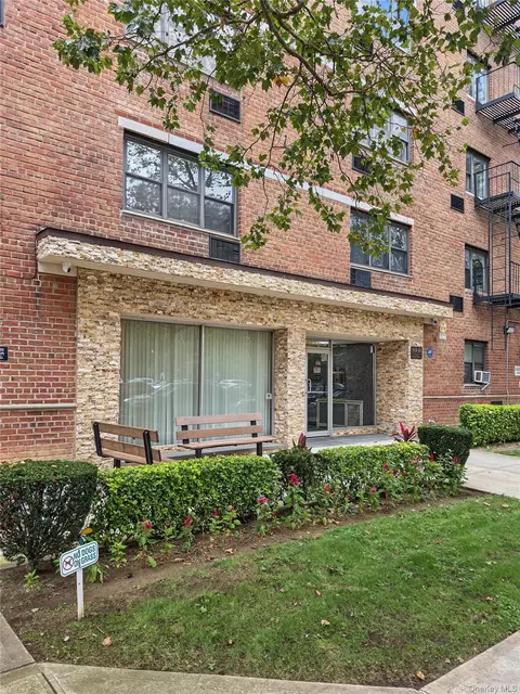 153-25 88th St #3A, New York, NY 11414