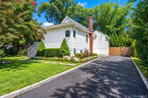 39 Plandome Rd, Sound Beach, NY 11789