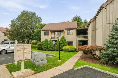 122 Sycamore Dr, Middletown, NY 10940