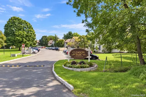 122 Sycamore Dr, Middletown, NY 10940