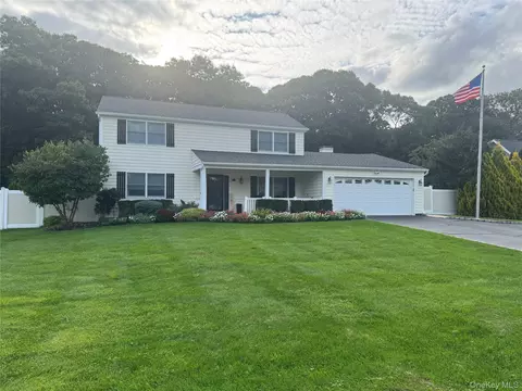 39 Hargrove Dr, Stony Brook, NY 11790