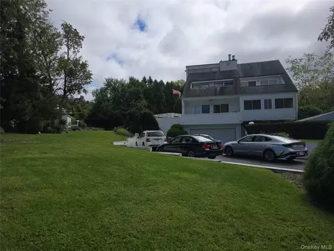 22 Waters Edge Ln, Mount Sinai, NY 11766